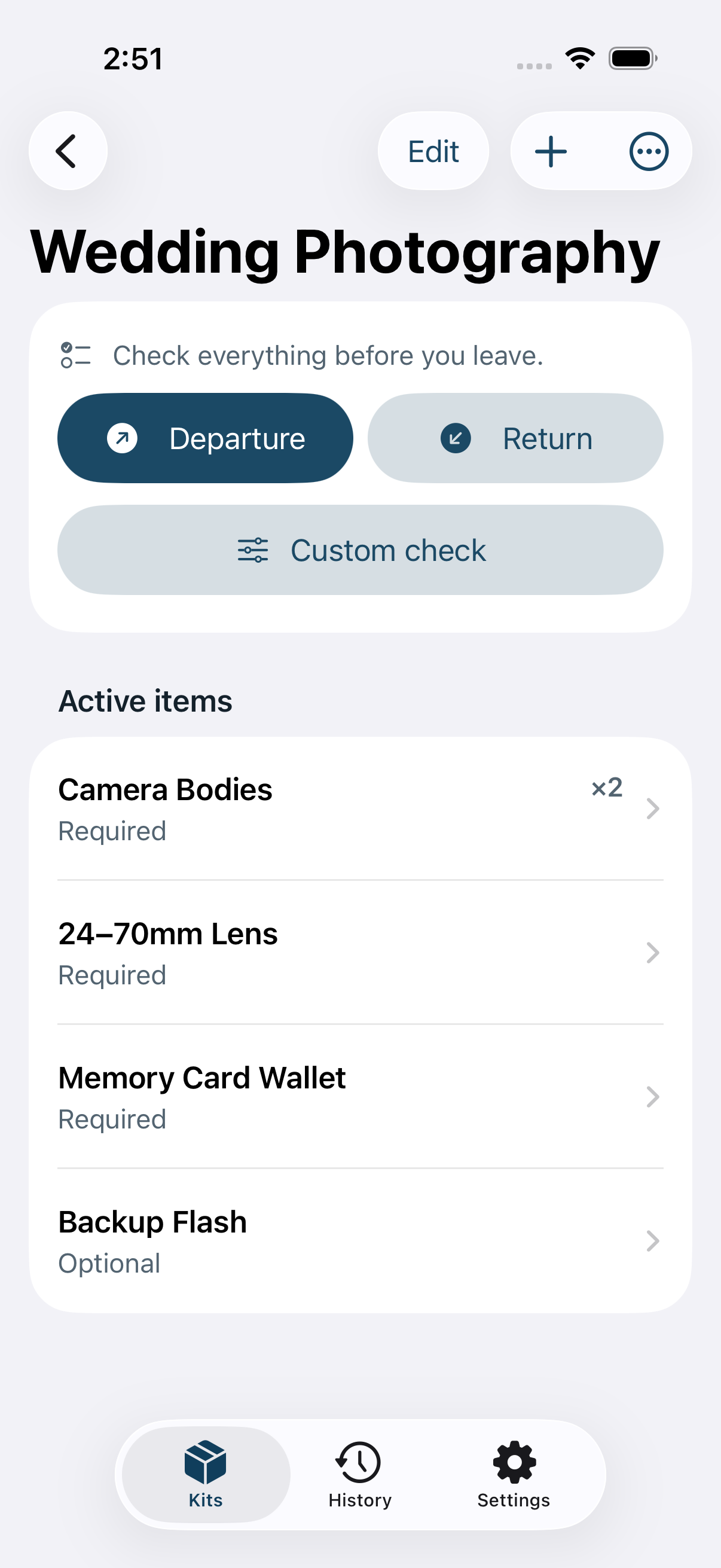 LastItem Wedding Photography kit detail showing large Departure, Return, and Custom check controls above four active items with required and optional labels.